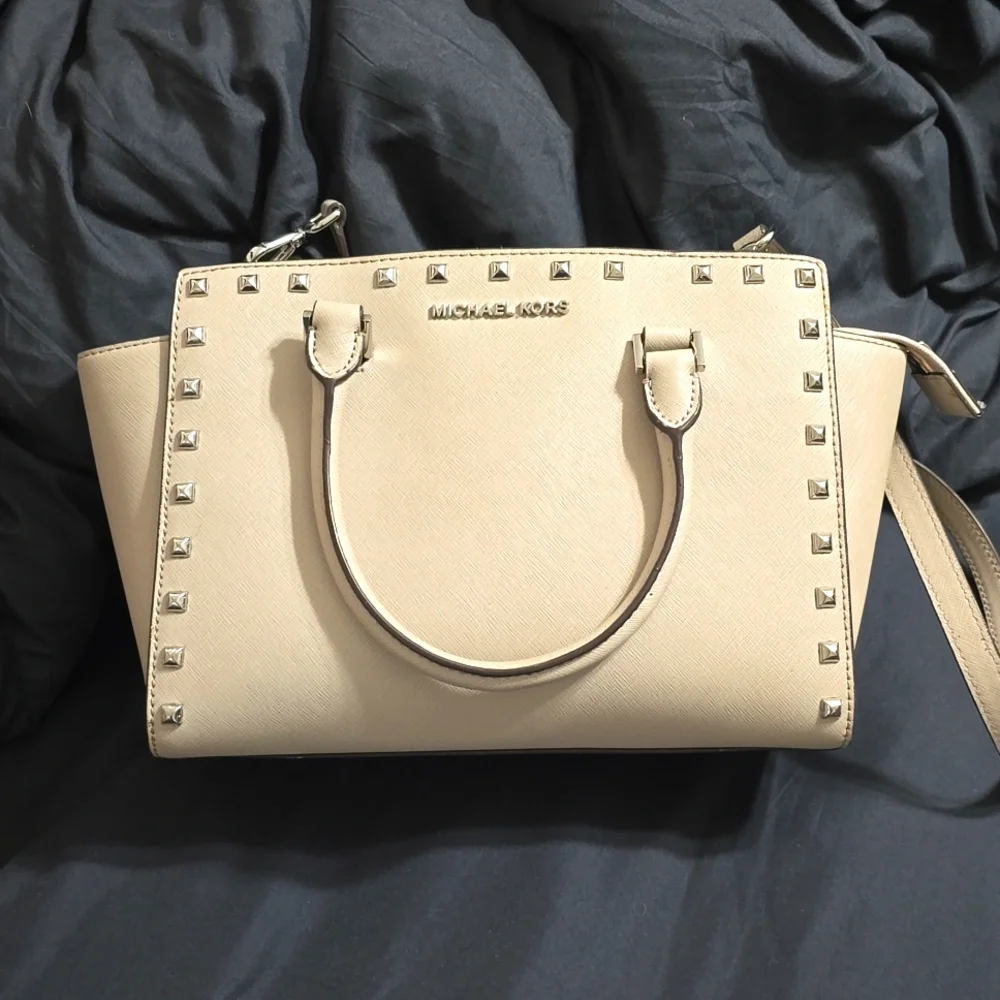 Michael Kors purse - Picture 1 of 5